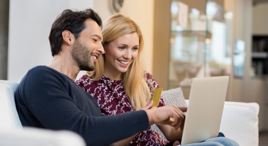 couple showing how to make currency transfers with Cambridge Currencies on their laptop