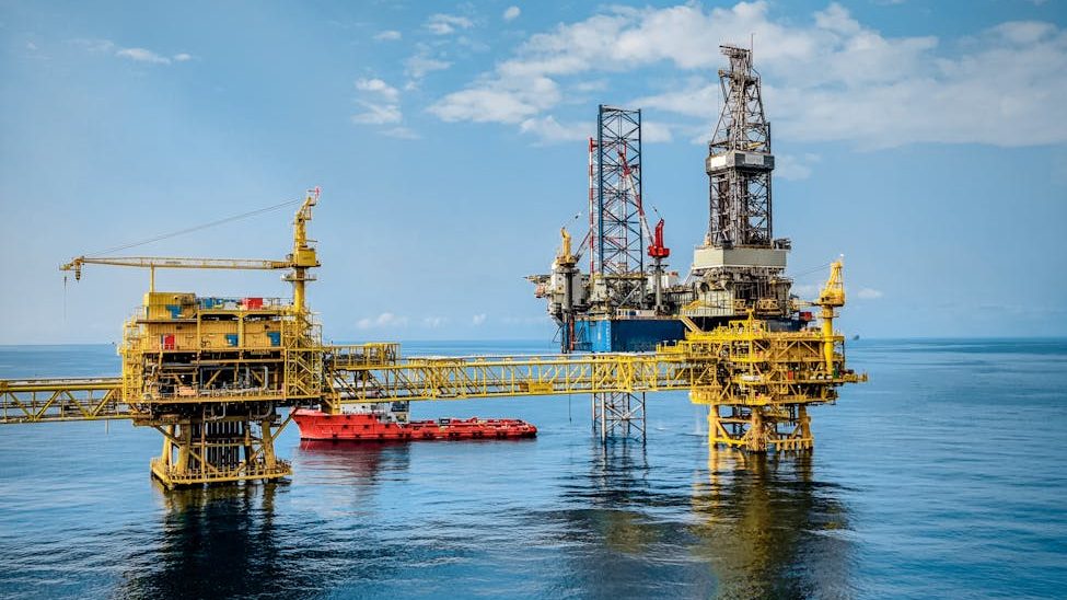 picture of an oil rig